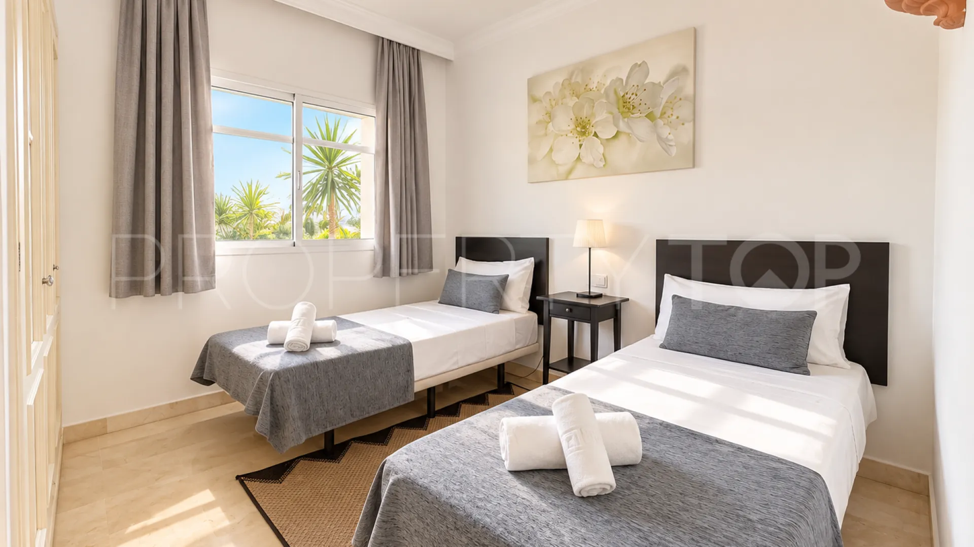 Apartamento planta baja en venta en Aloha Gardens