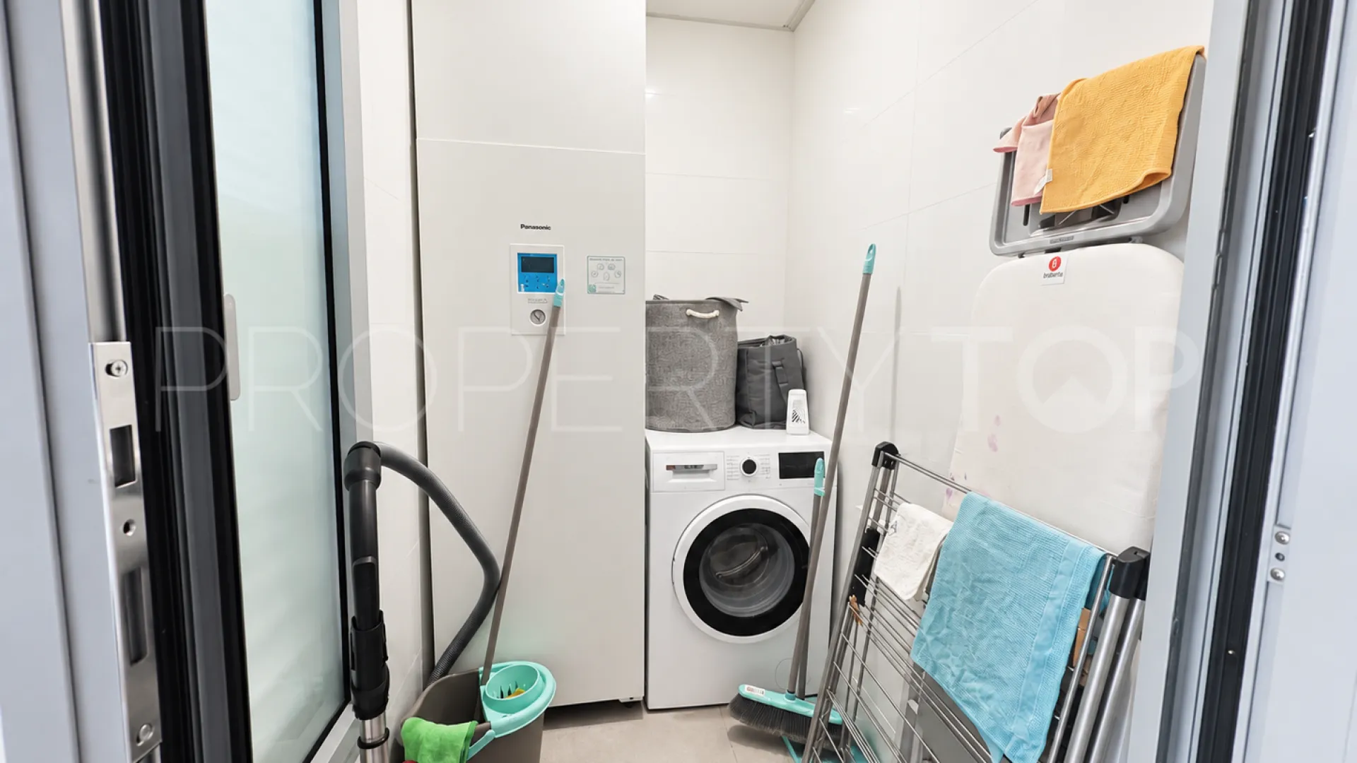 Comprar apartamento de 3 dormitorios en Elviria
