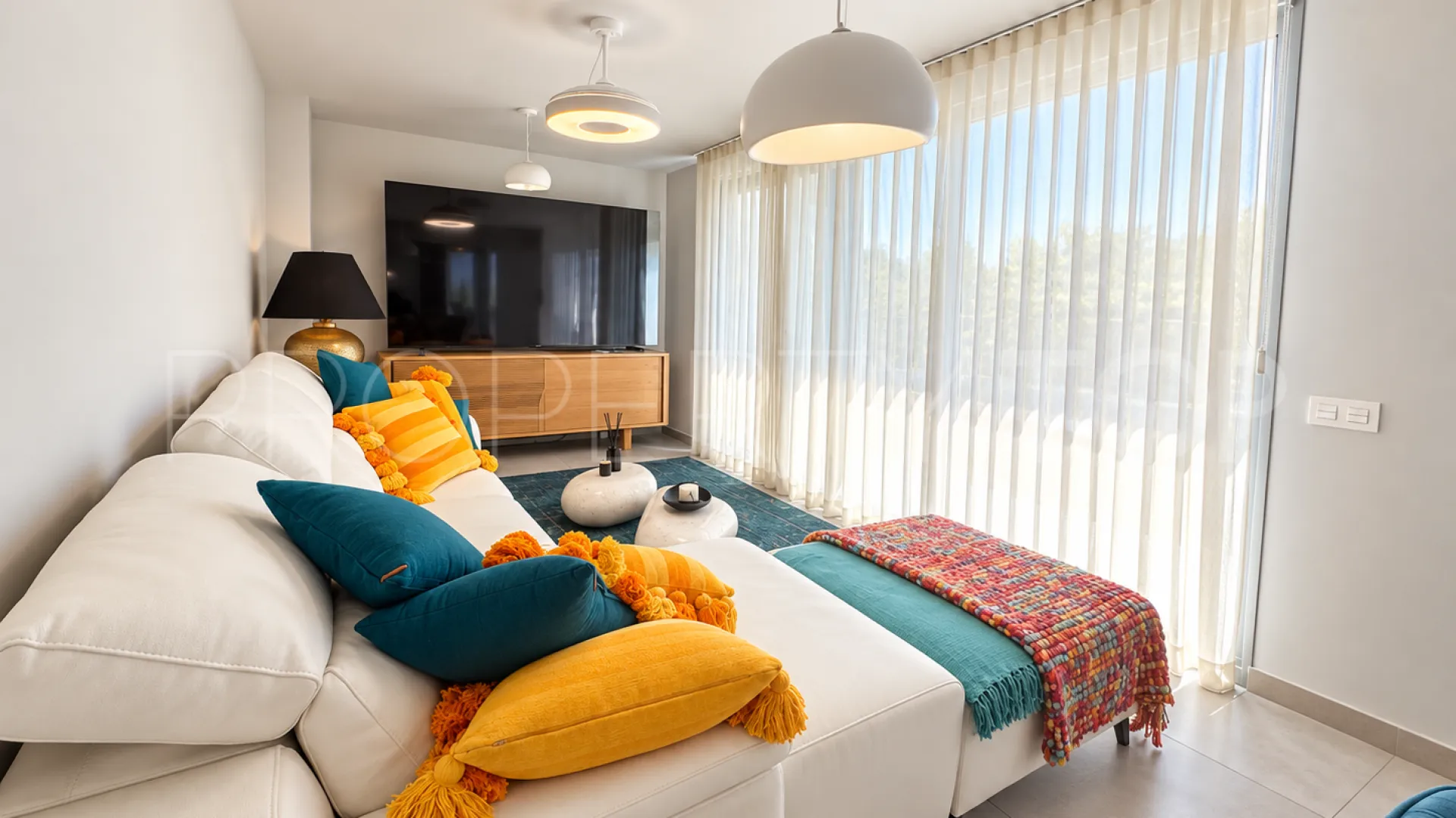 Comprar apartamento de 3 dormitorios en Elviria