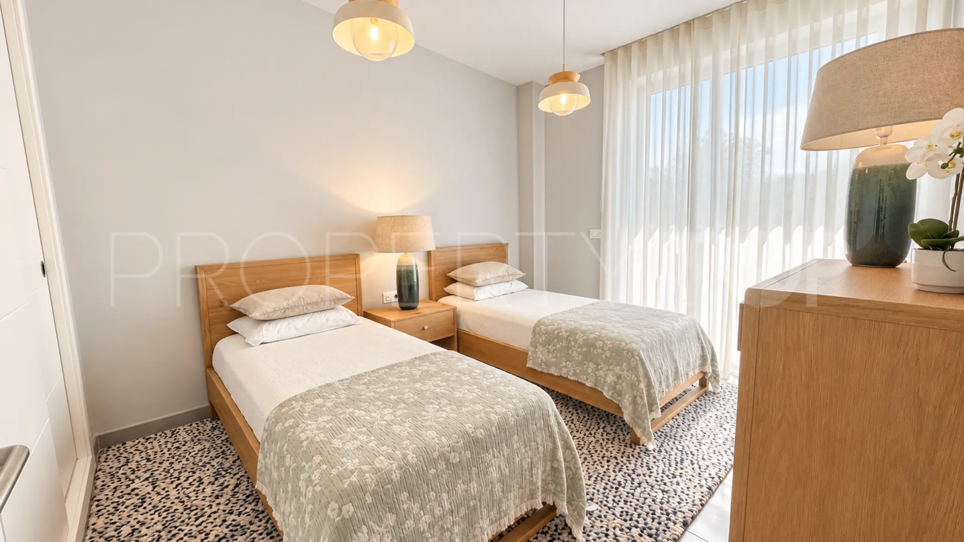 Comprar apartamento de 3 dormitorios en Elviria