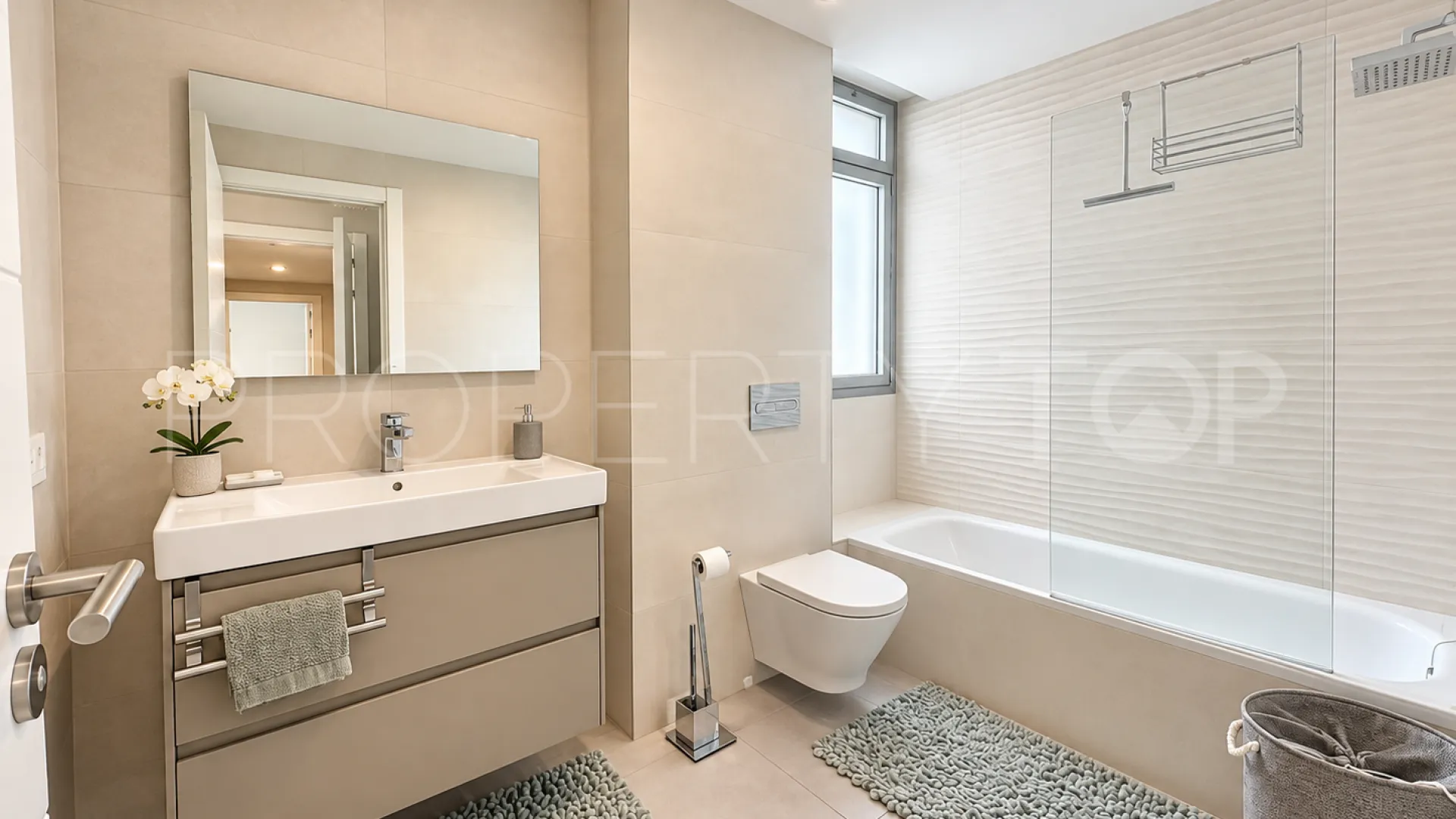 Comprar apartamento de 3 dormitorios en Elviria