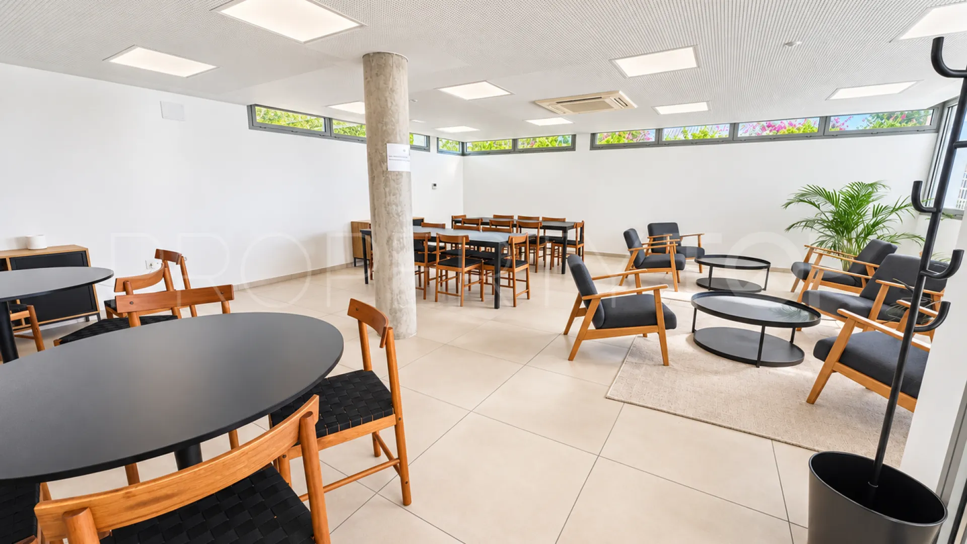 Comprar apartamento de 3 dormitorios en Elviria