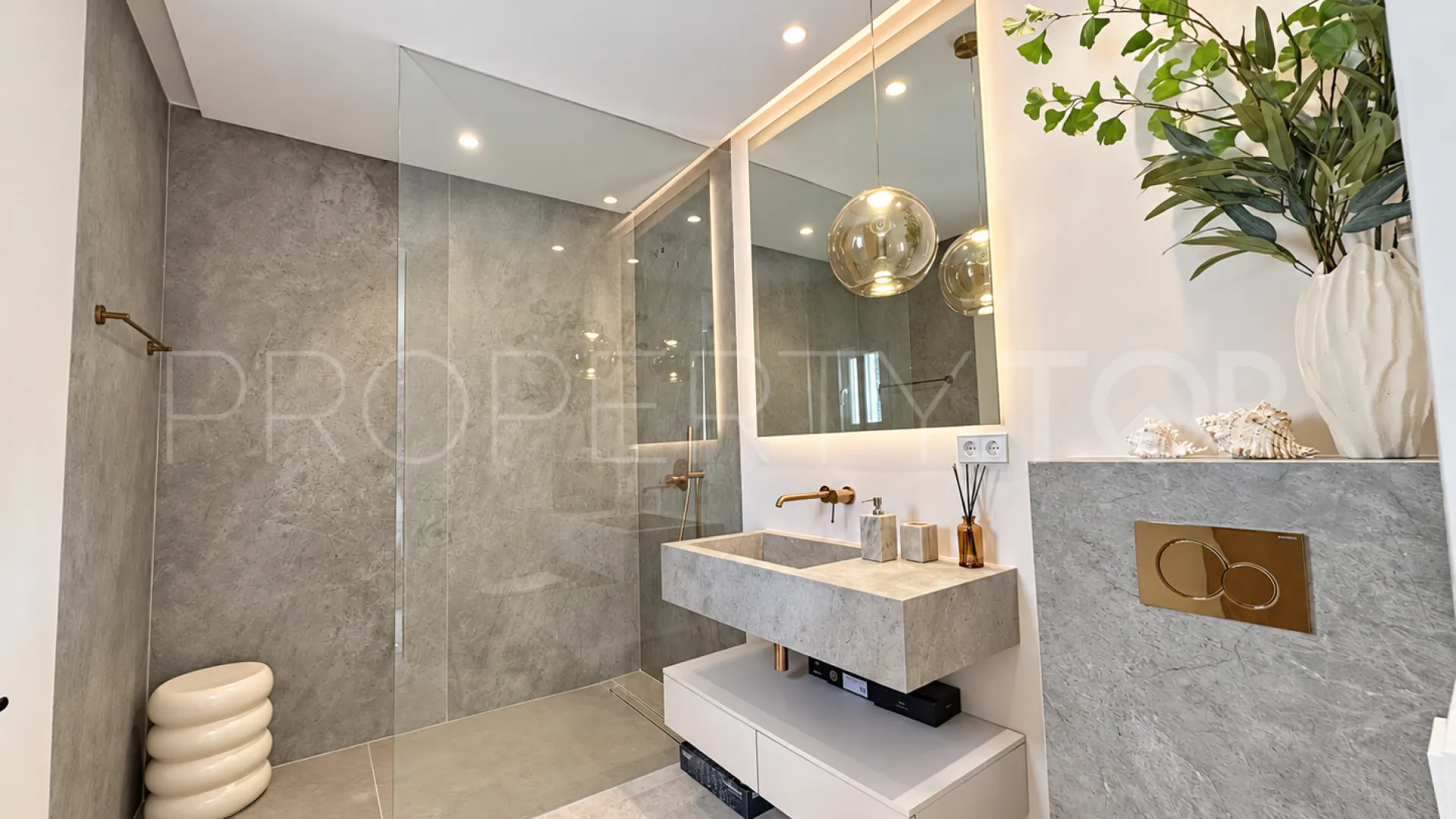 Atico duplex en venta en Aloha Gardens