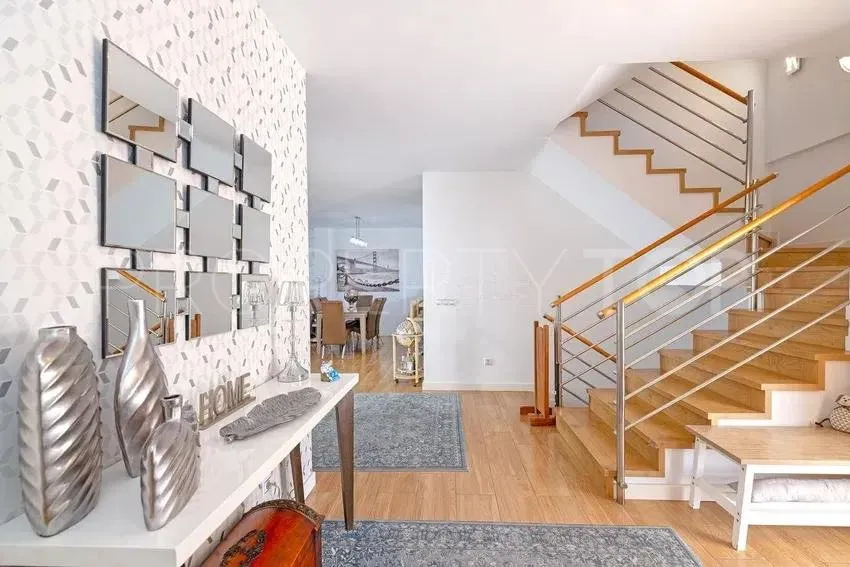 Semi detached house with 6 bedrooms for sale in San Pedro de Alcantara