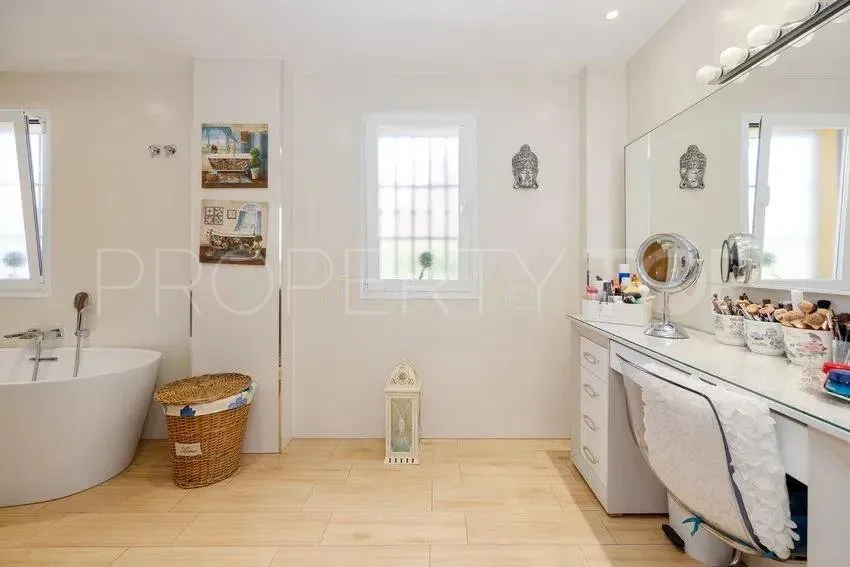 Semi detached house with 6 bedrooms for sale in San Pedro de Alcantara