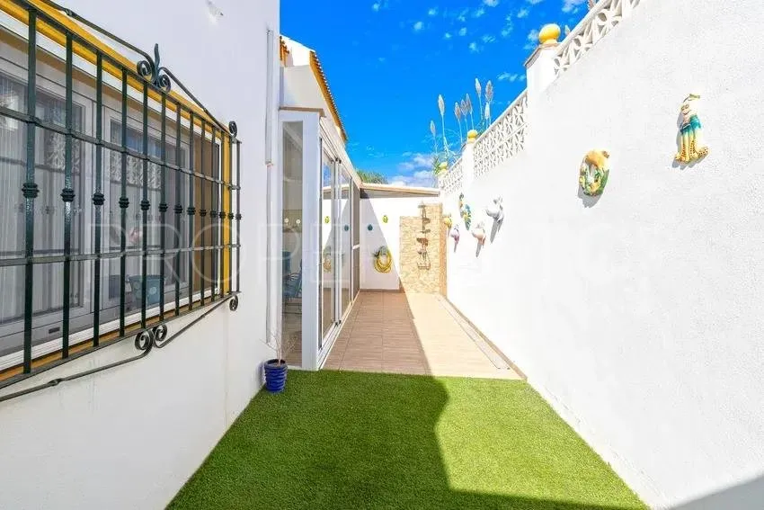 Semi detached house with 6 bedrooms for sale in San Pedro de Alcantara