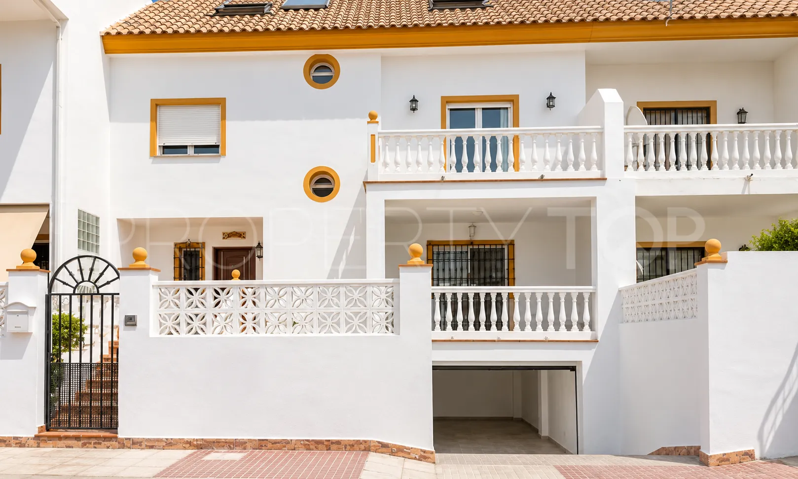 Semi detached house with 6 bedrooms for sale in San Pedro de Alcantara