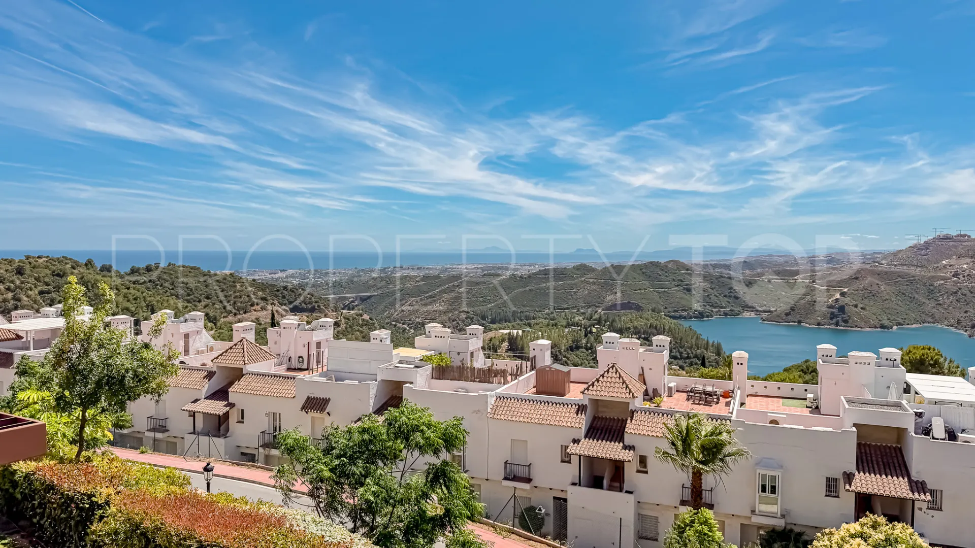 Apartamento de 3 dormitorios en venta en Almazara Hills