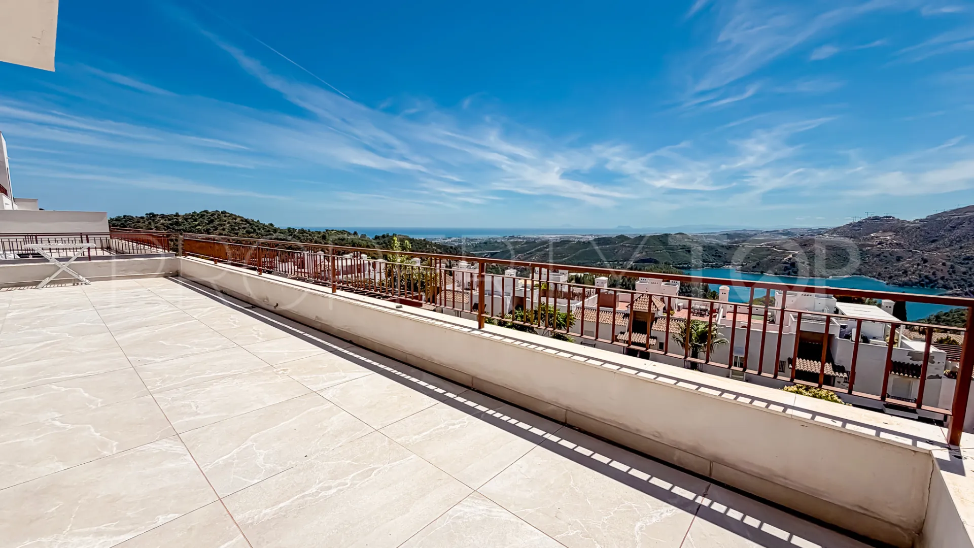 Apartamento de 3 dormitorios en venta en Almazara Hills