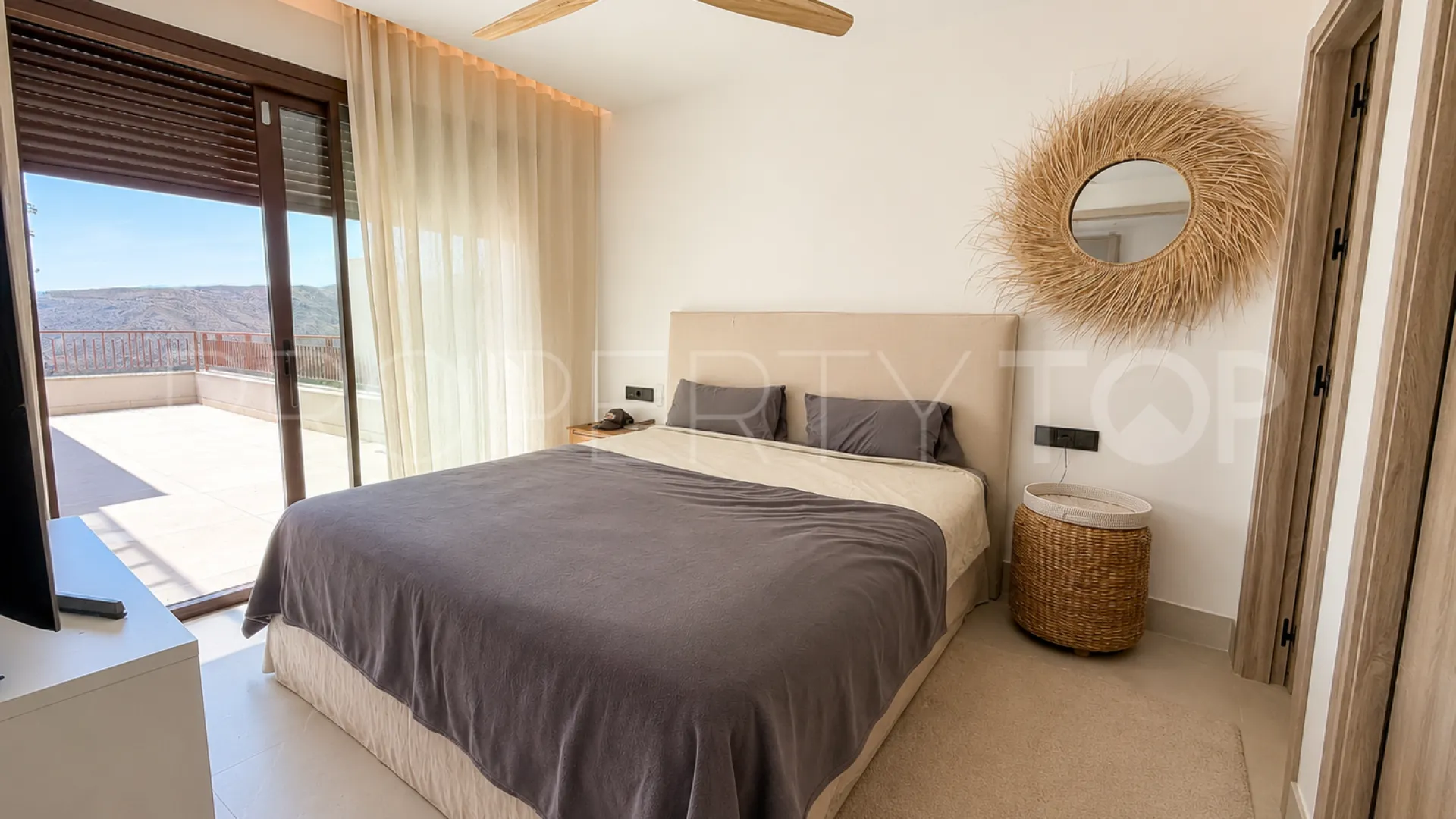 Apartamento de 3 dormitorios en venta en Almazara Hills