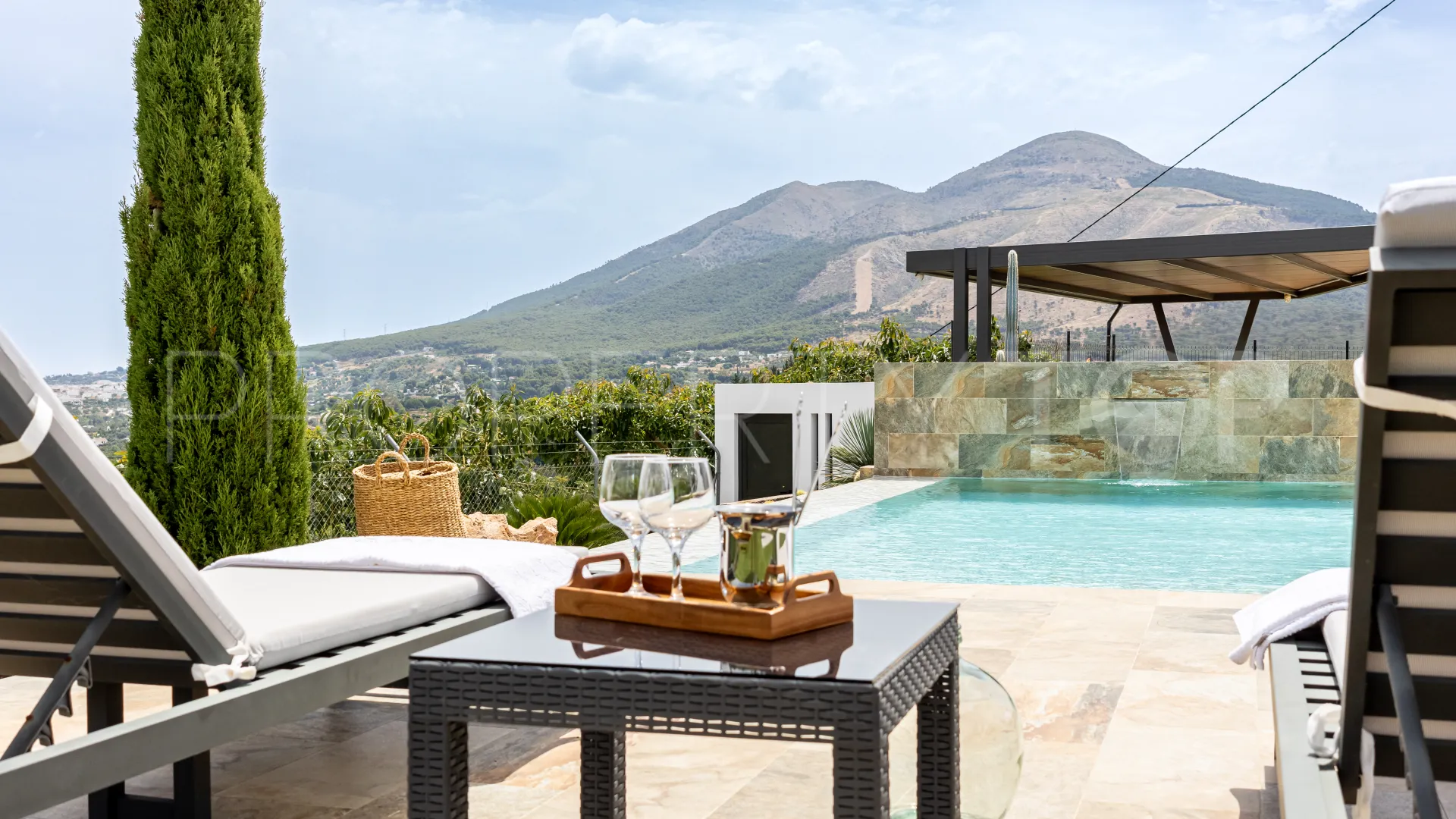 For sale villa with 3 bedrooms in Alhaurin el Grande