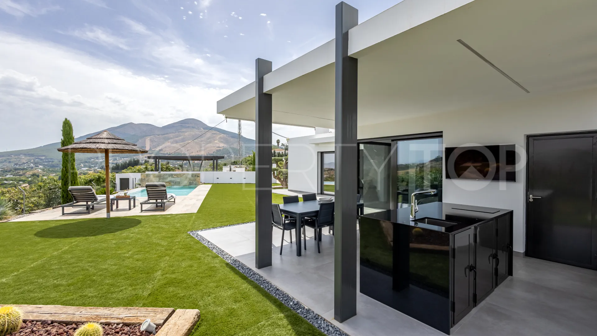 For sale villa with 3 bedrooms in Alhaurin el Grande