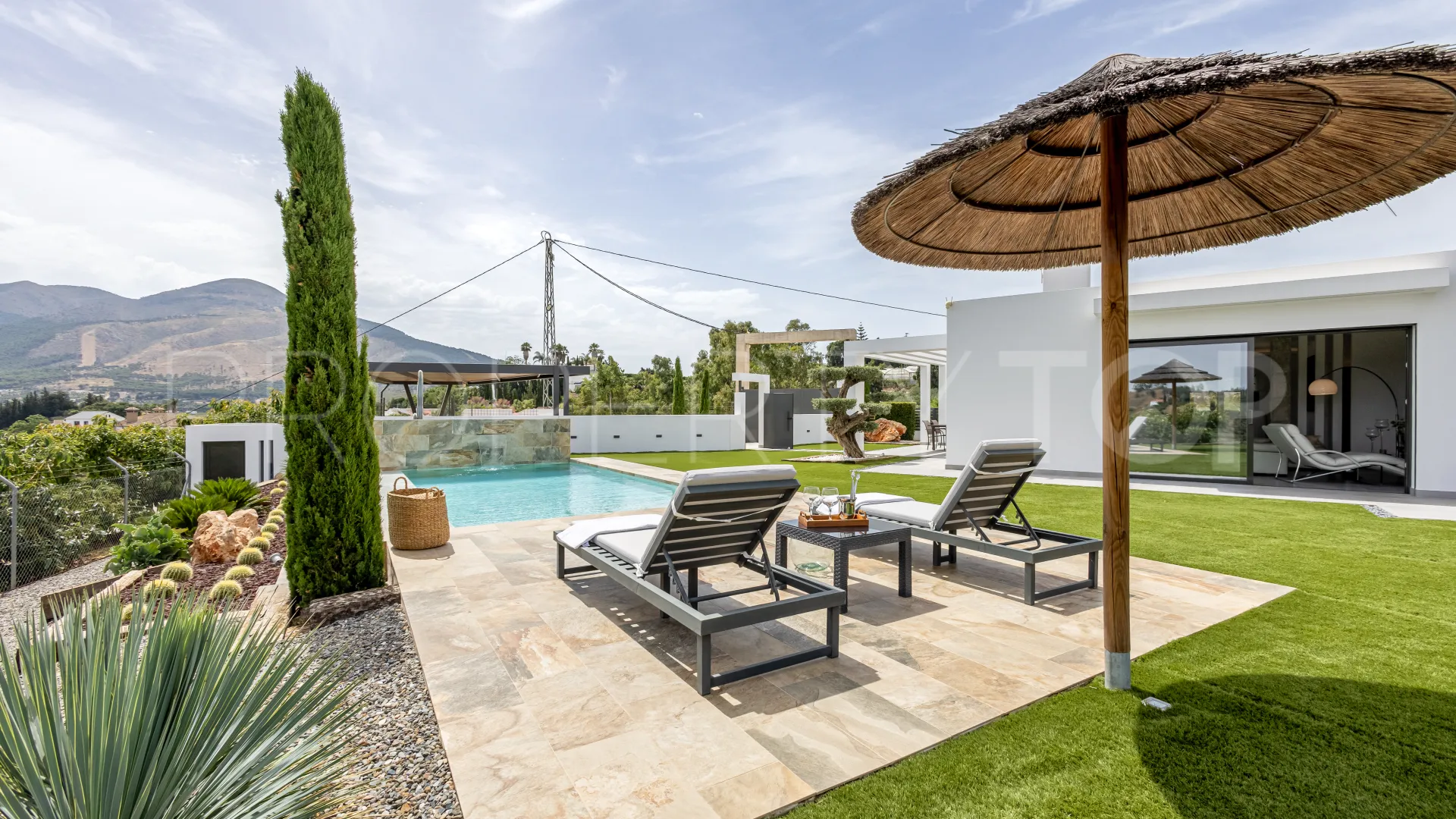 For sale villa with 3 bedrooms in Alhaurin el Grande