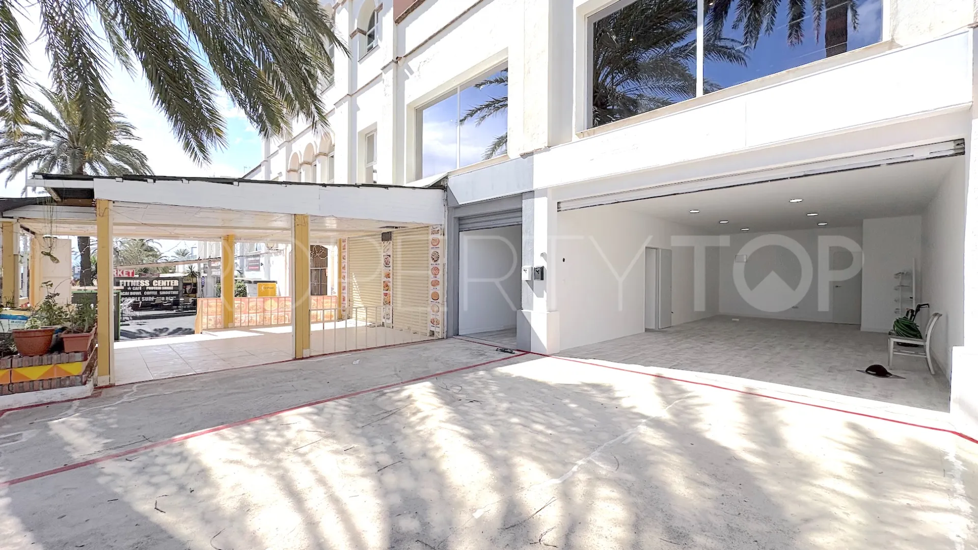 For sale commercial premises in Puerto Marina