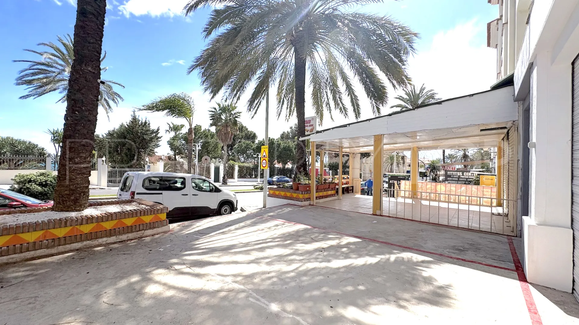 For sale commercial premises in Puerto Marina