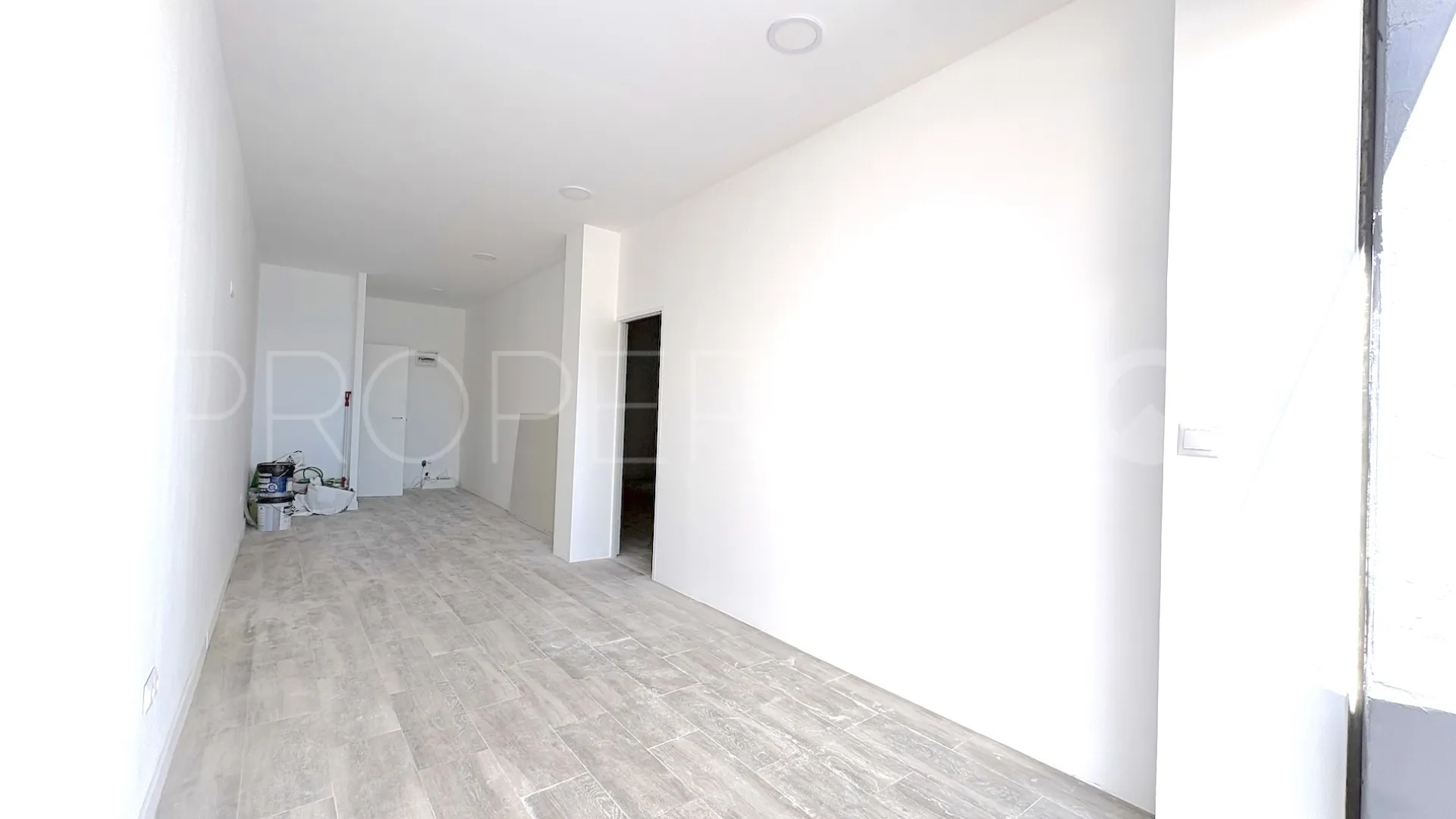 For sale commercial premises in Puerto Marina