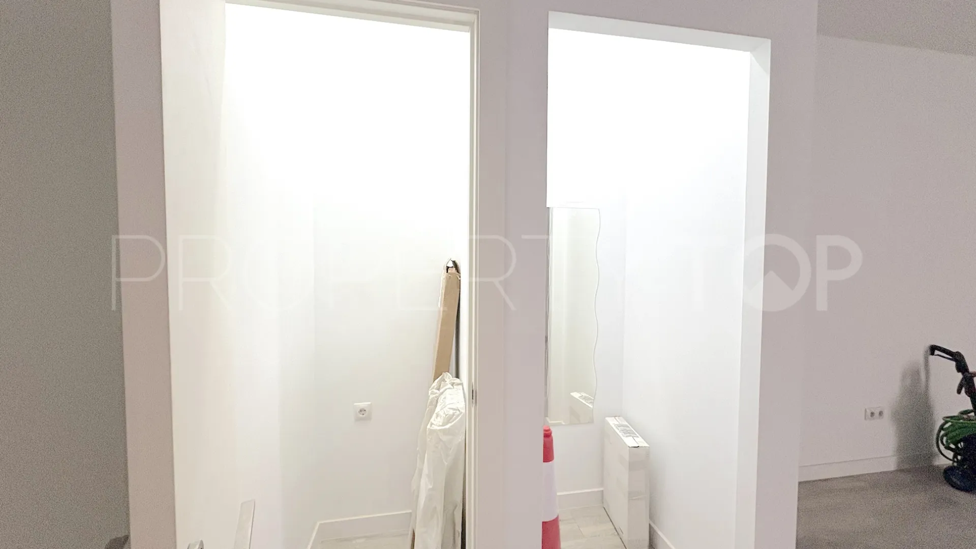 For sale commercial premises in Puerto Marina
