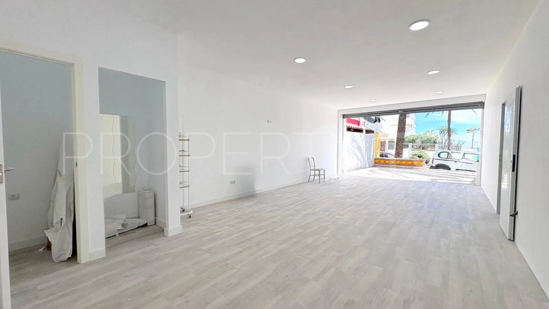 For sale commercial premises in Puerto Marina