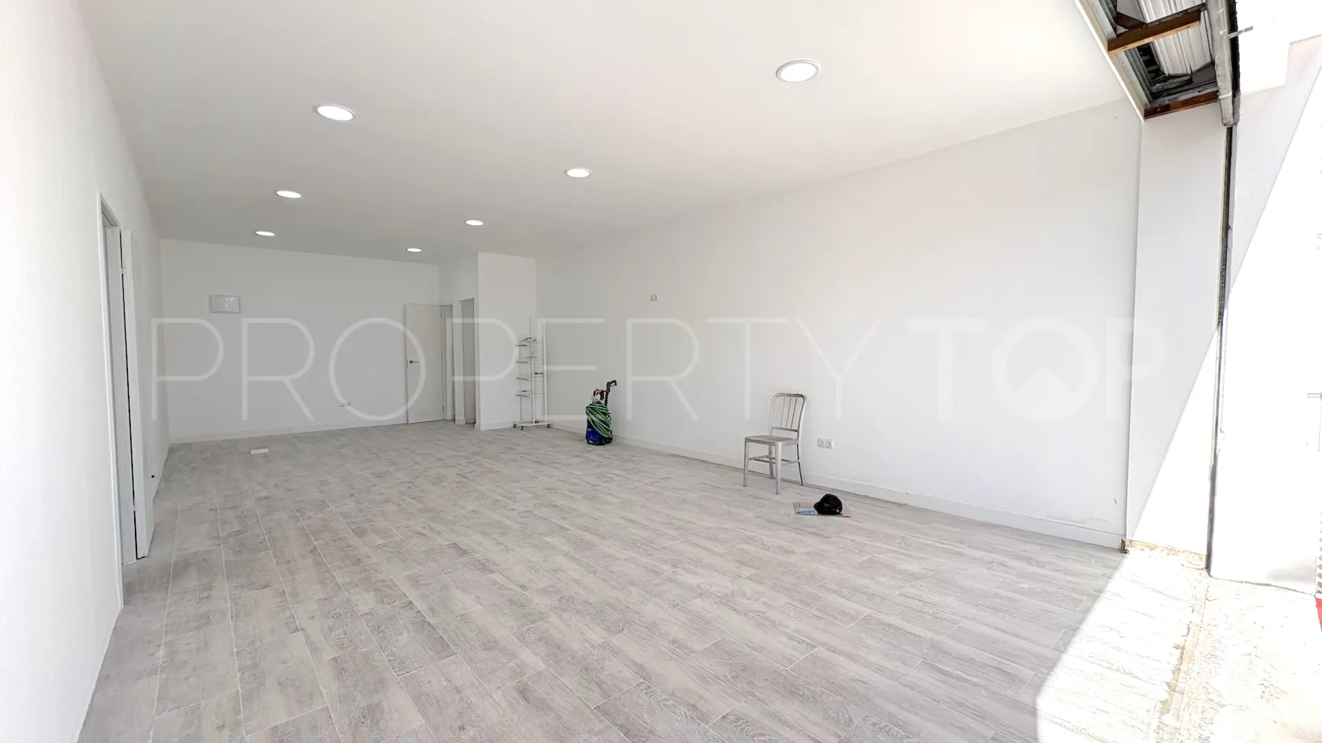 For sale commercial premises in Puerto Marina