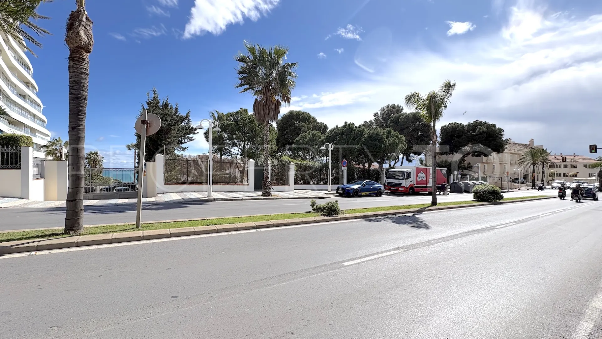 For sale commercial premises in Puerto Marina