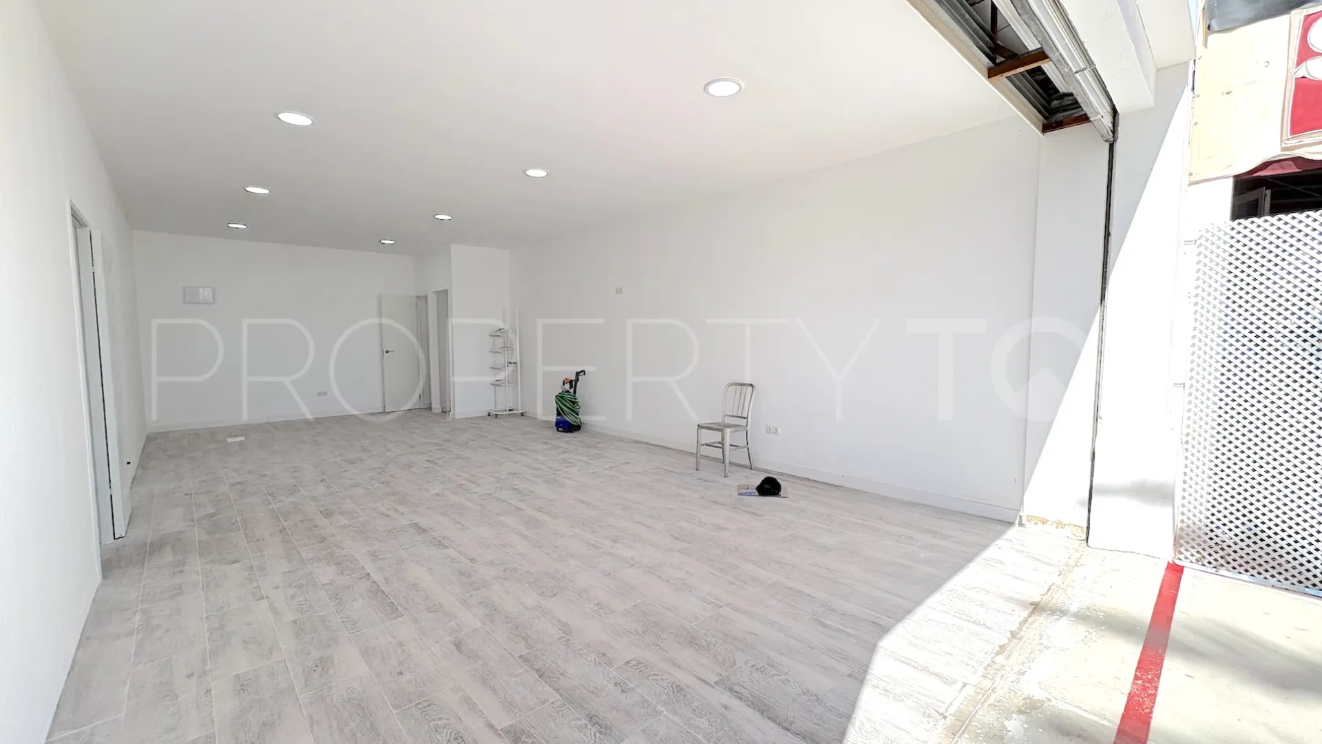 For sale commercial premises in Puerto Marina