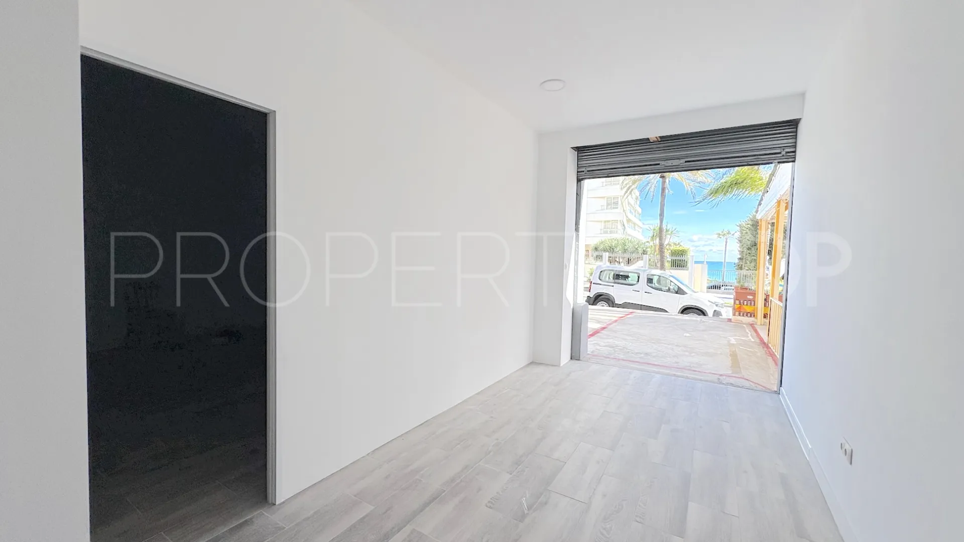 For sale commercial premises in Puerto Marina