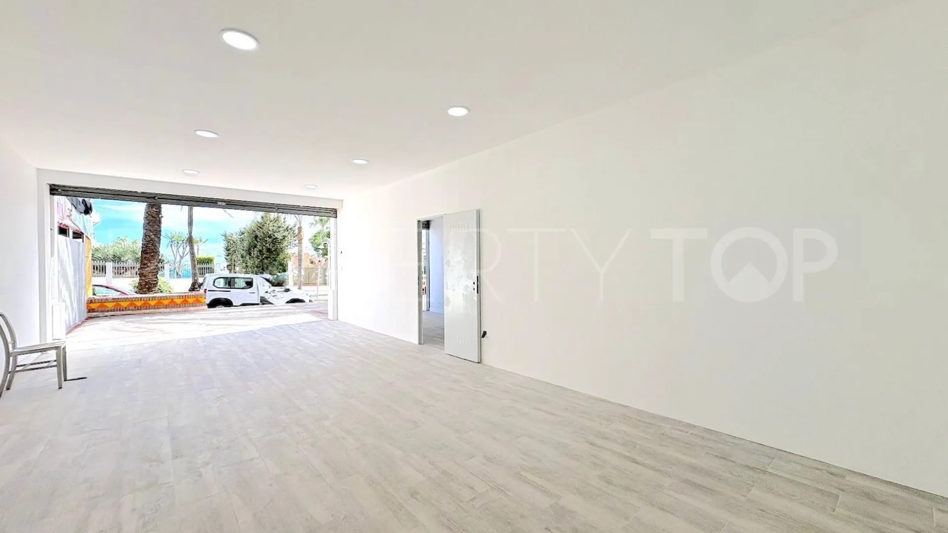 For sale commercial premises in Puerto Marina