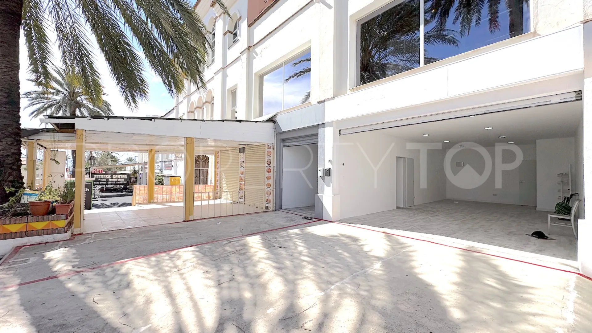 For sale commercial premises in Puerto Marina