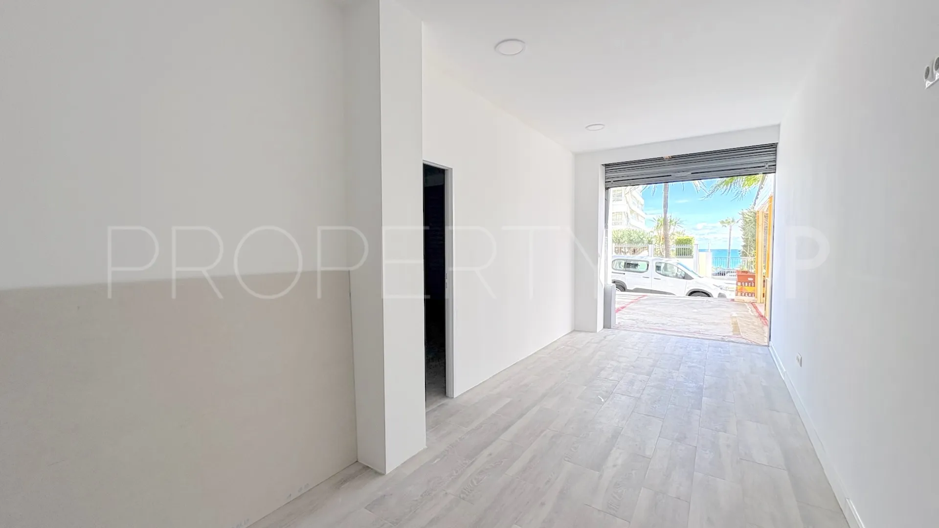 For sale commercial premises in Puerto Marina