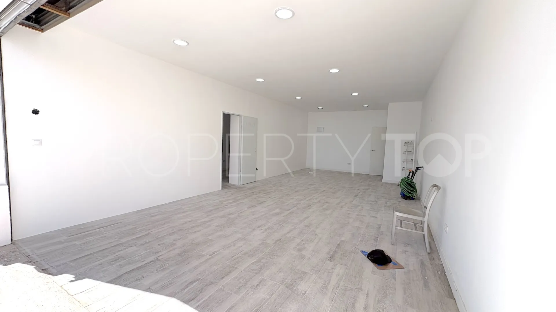 For sale commercial premises in Puerto Marina