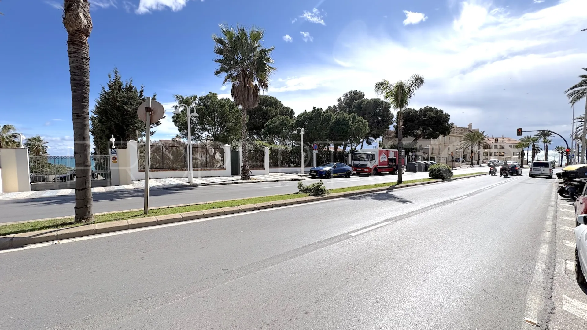 For sale commercial premises in Puerto Marina