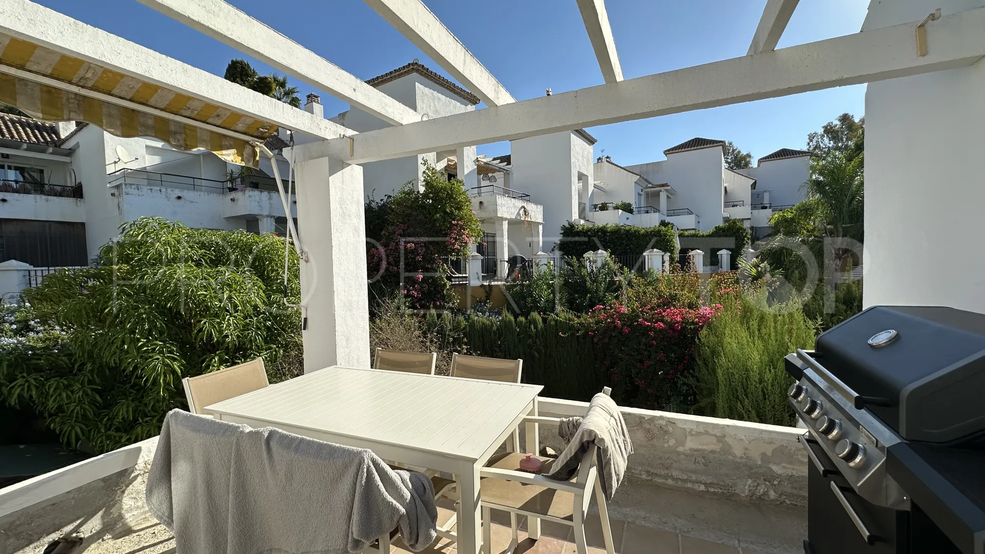 2 bedrooms Aloha apartment for sale