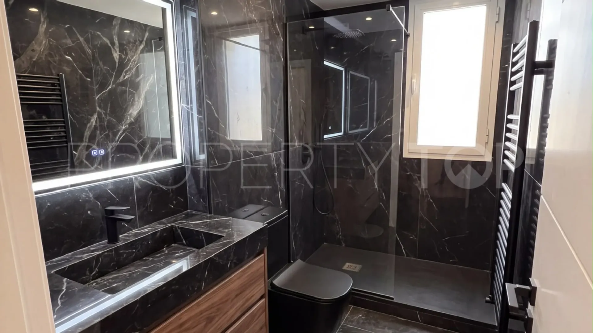 2 bedrooms Aloha apartment for sale