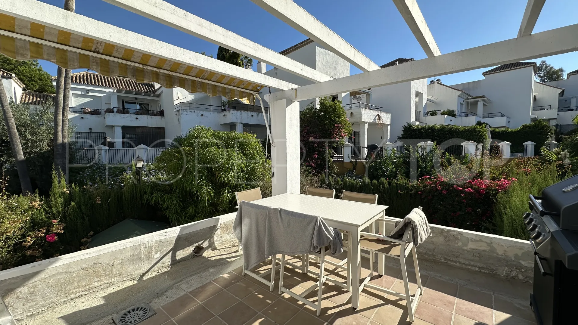 2 bedrooms Aloha apartment for sale