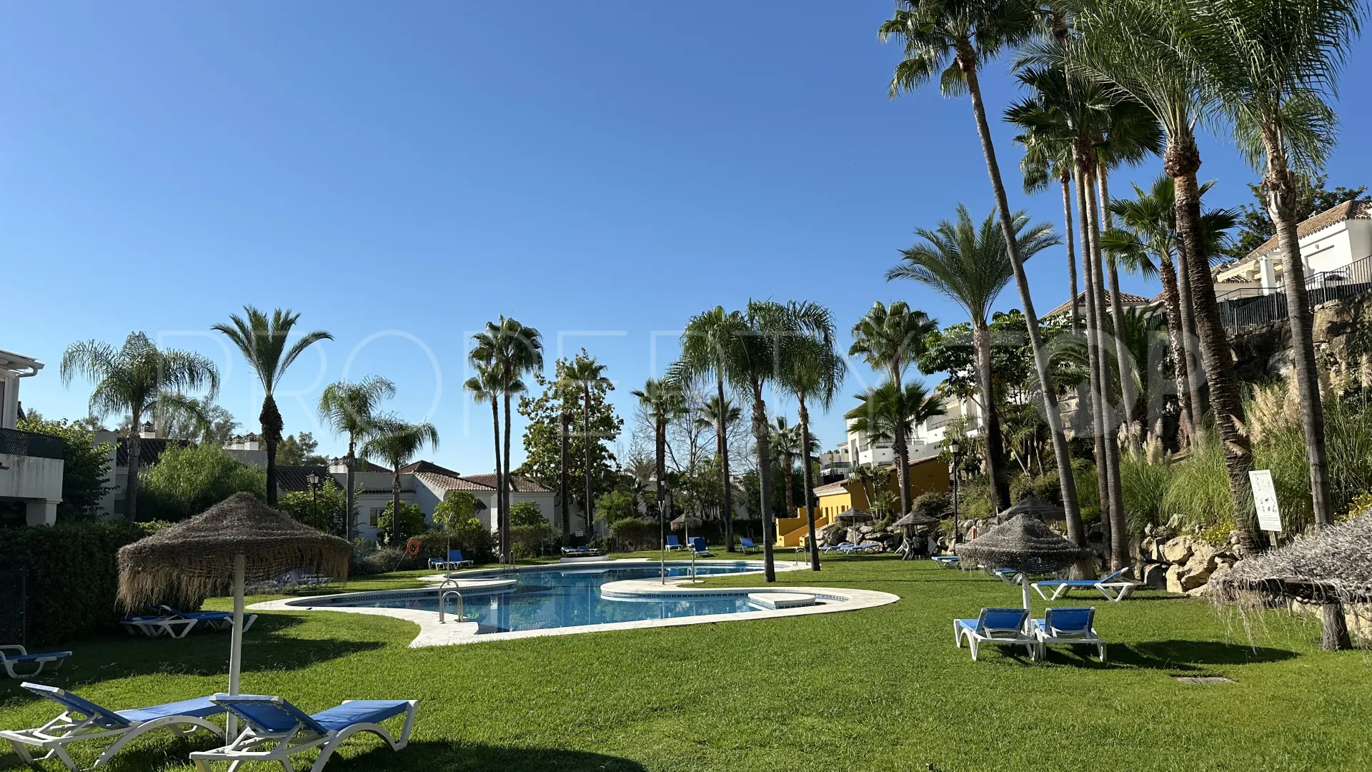 2 bedrooms Aloha apartment for sale