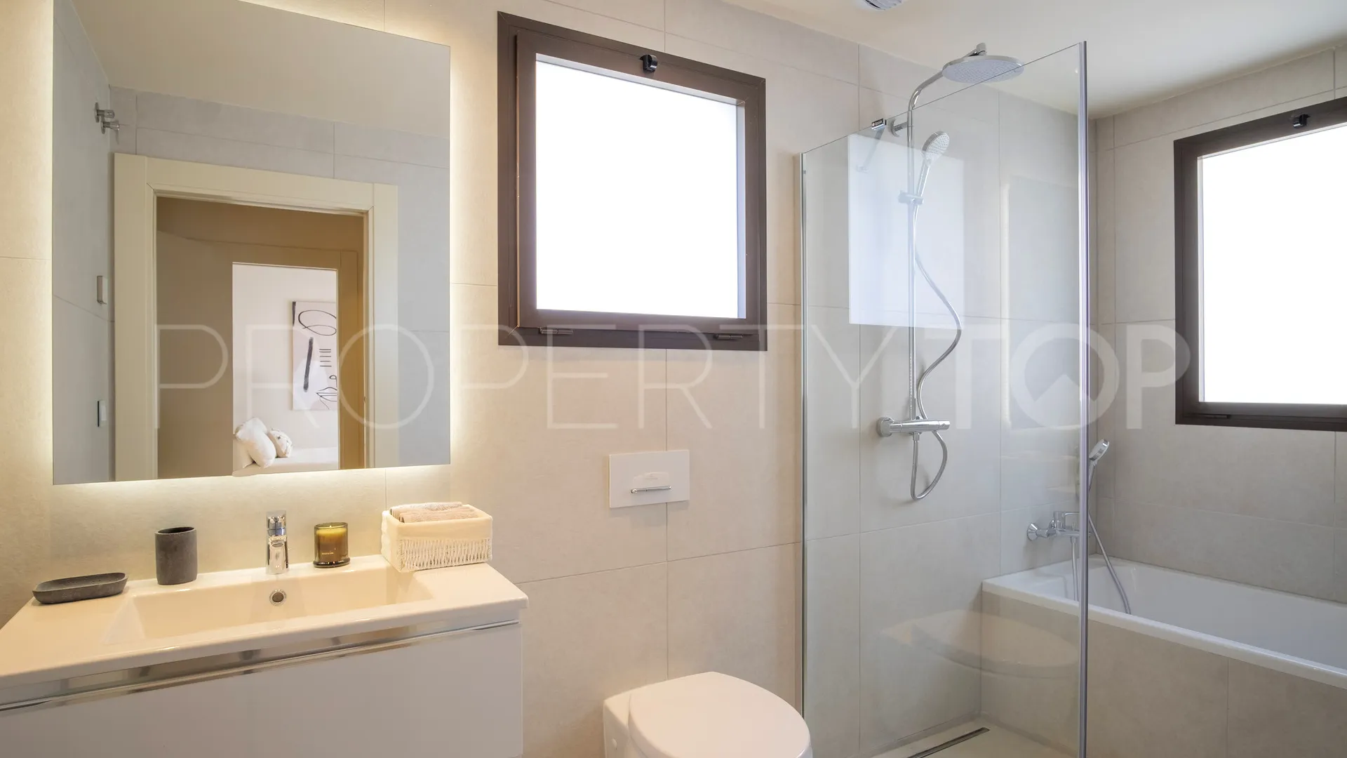 4 bedrooms Estepona East villa for sale