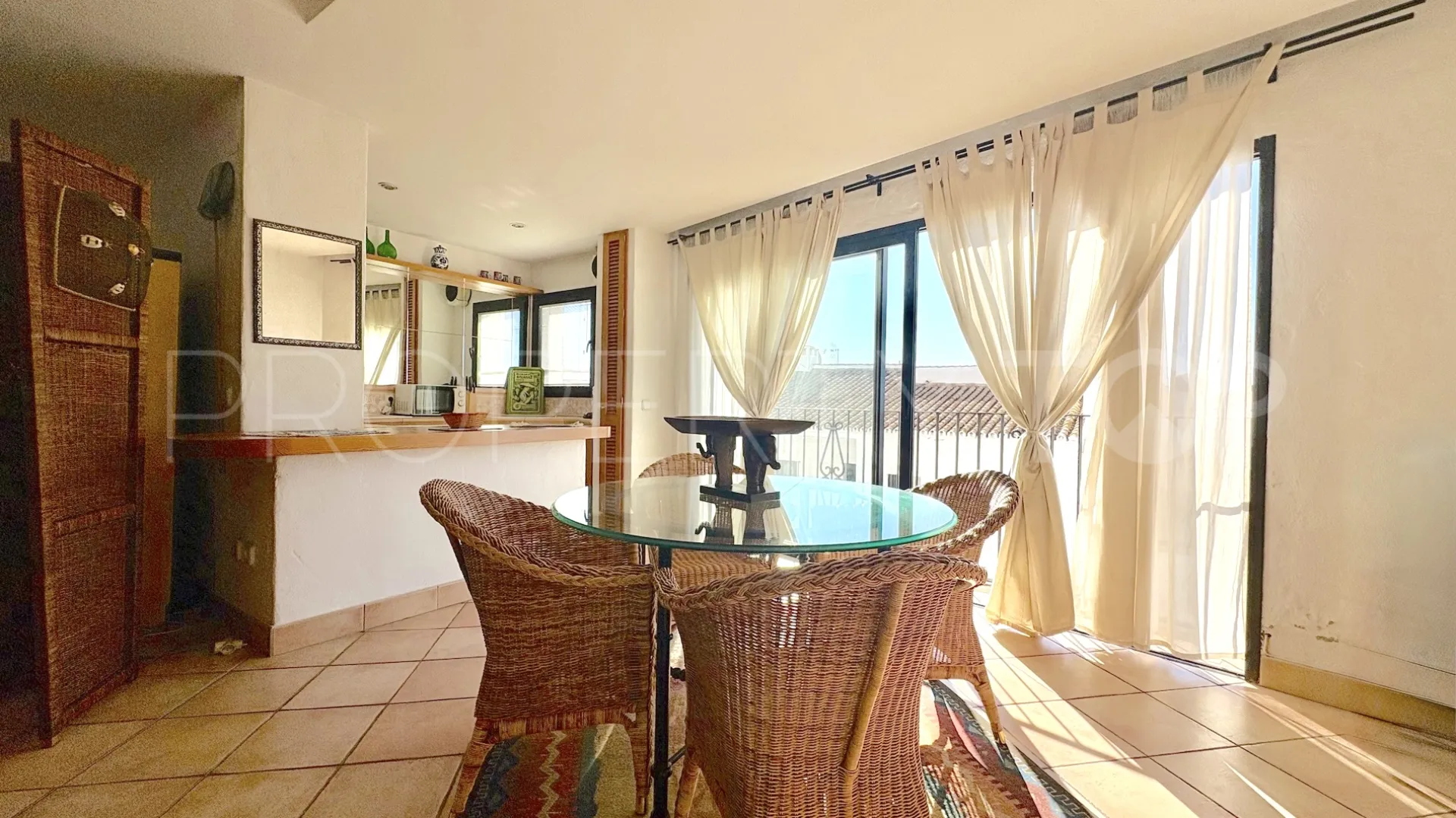 Comprar apartamento de 2 dormitorios en Marbella - Puerto Banus