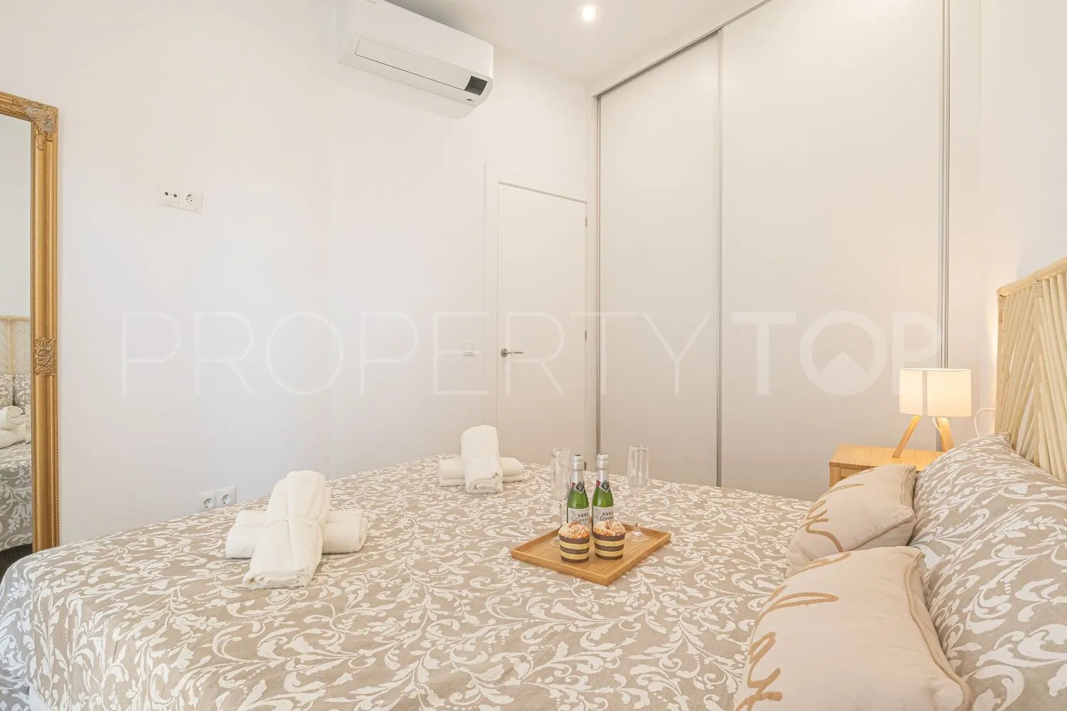 Comprar apartamento de 2 dormitorios en Calahonda