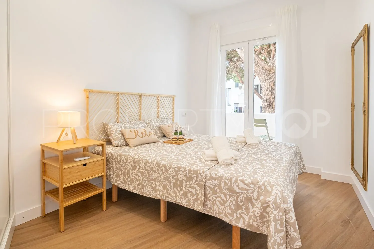 Comprar apartamento de 2 dormitorios en Calahonda