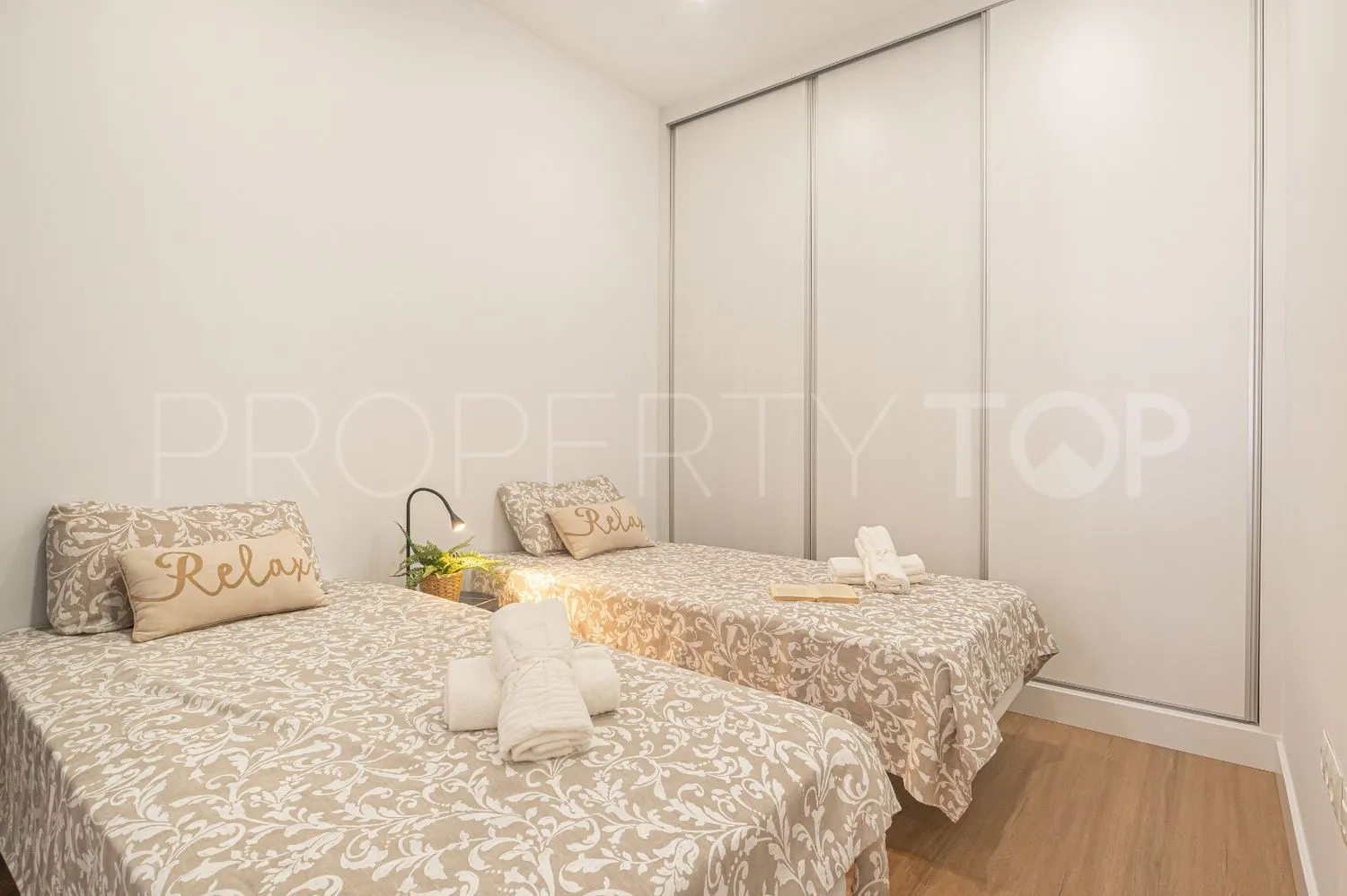 Comprar apartamento de 2 dormitorios en Calahonda