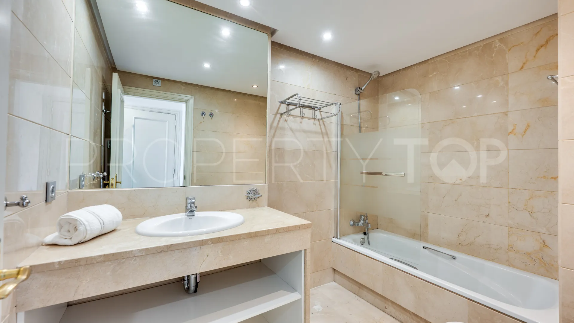 Marina Banus, apartamento en venta