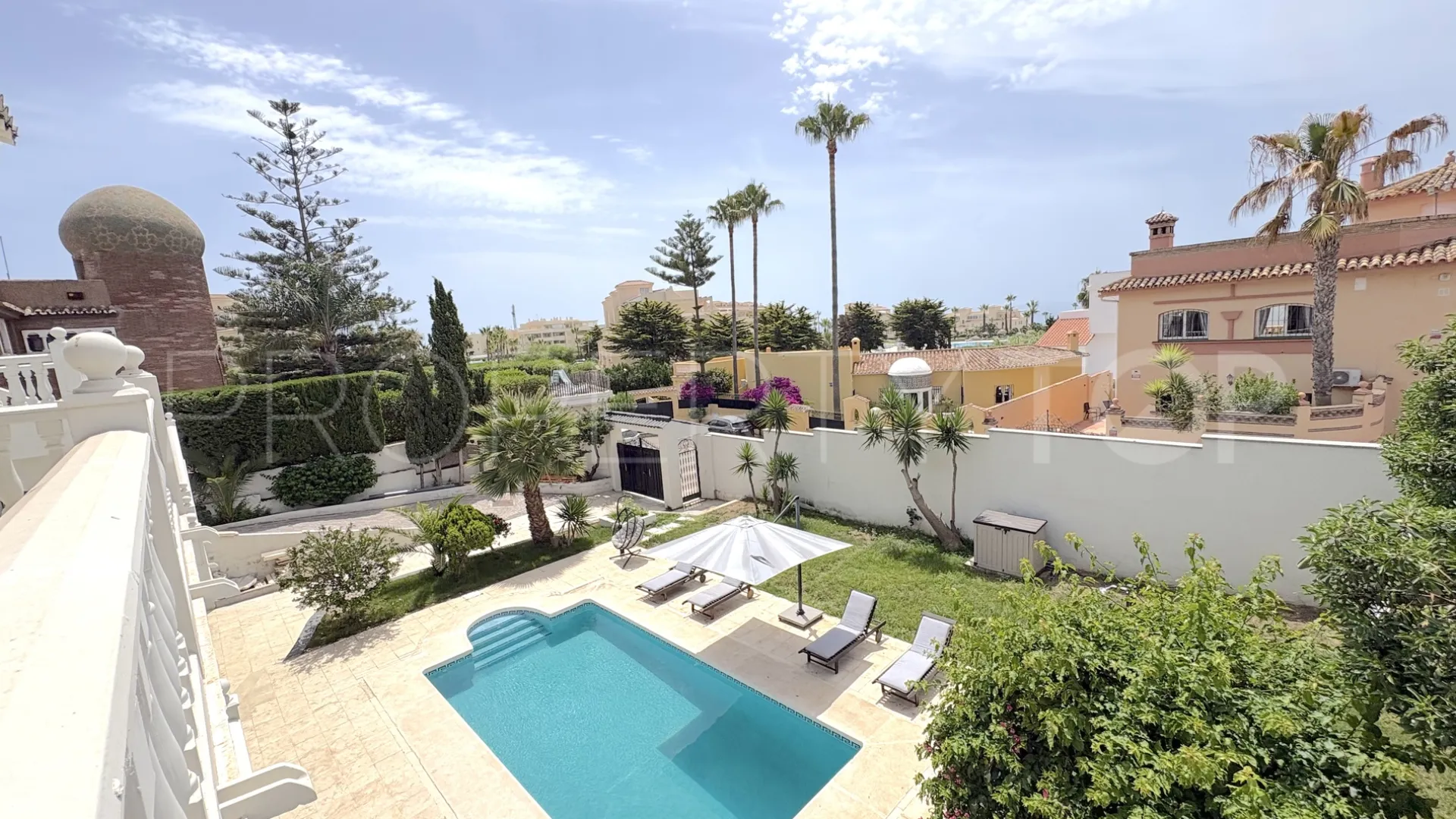 For sale 9 bedrooms house in El Faro de Calaburras