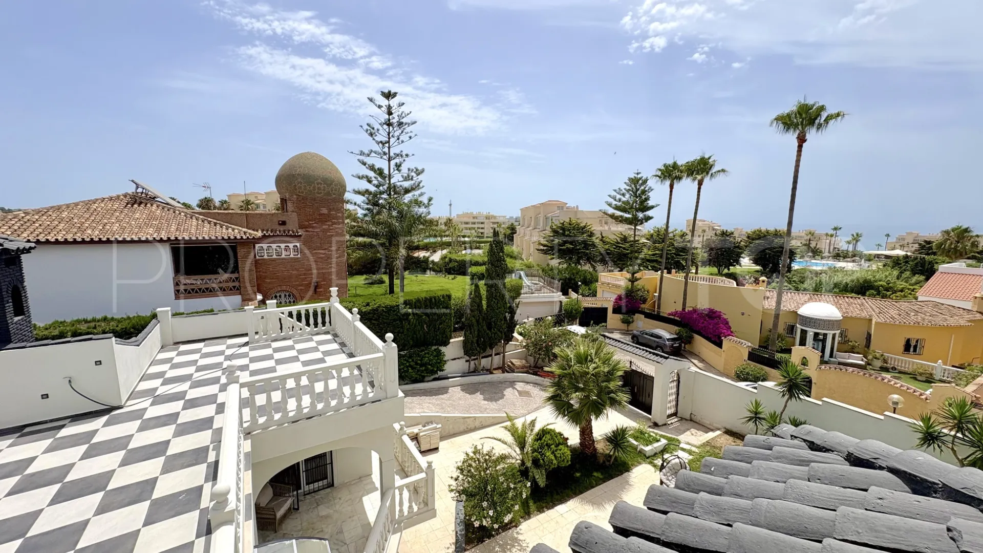 For sale 9 bedrooms house in El Faro de Calaburras