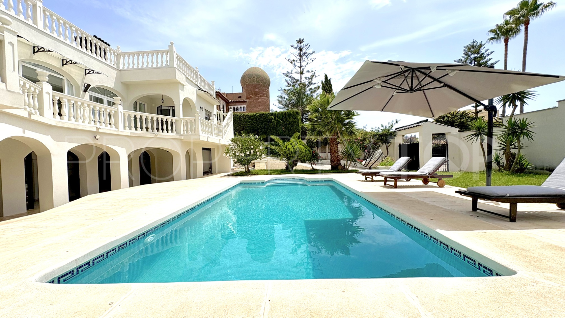 For sale 9 bedrooms house in El Faro de Calaburras