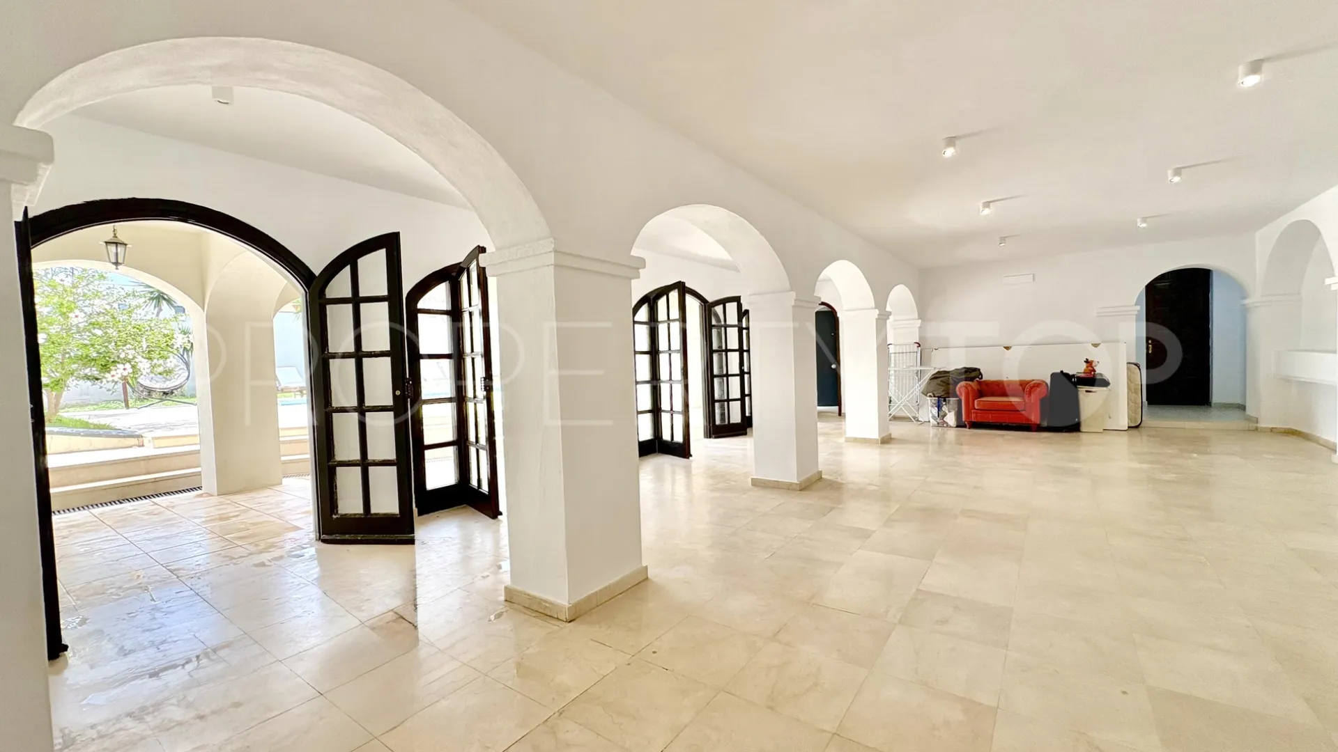 For sale 9 bedrooms house in El Faro de Calaburras
