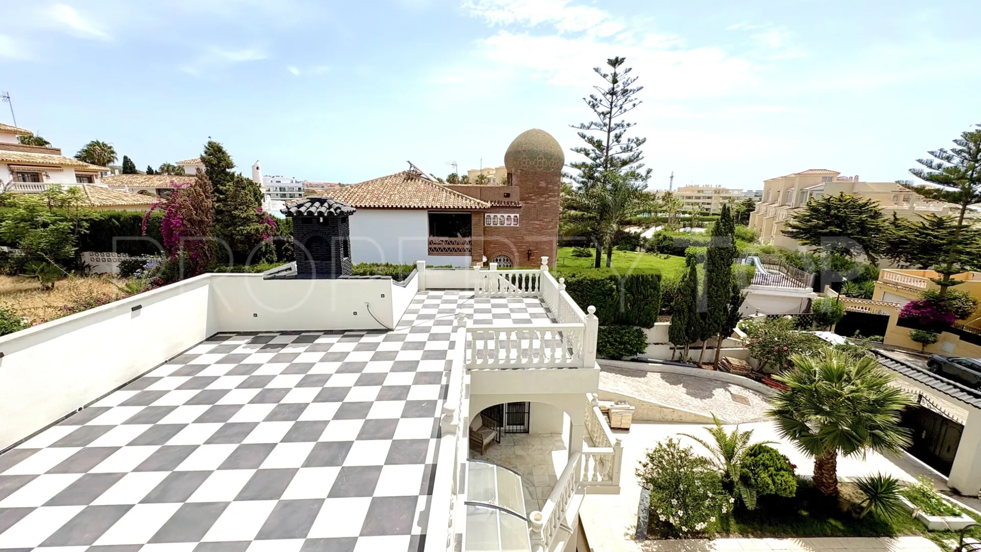 For sale 9 bedrooms house in El Faro de Calaburras