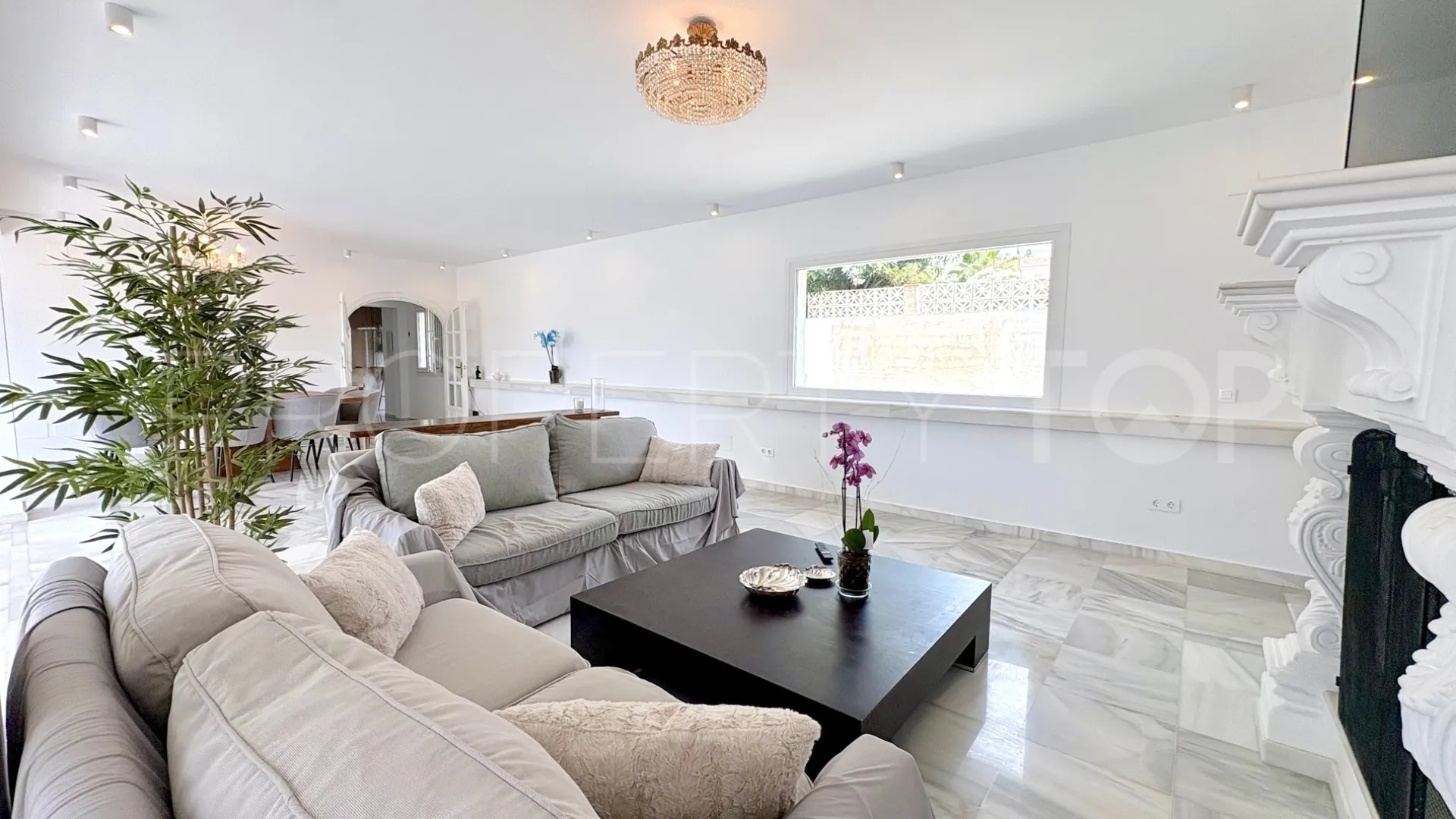 For sale 9 bedrooms house in El Faro de Calaburras