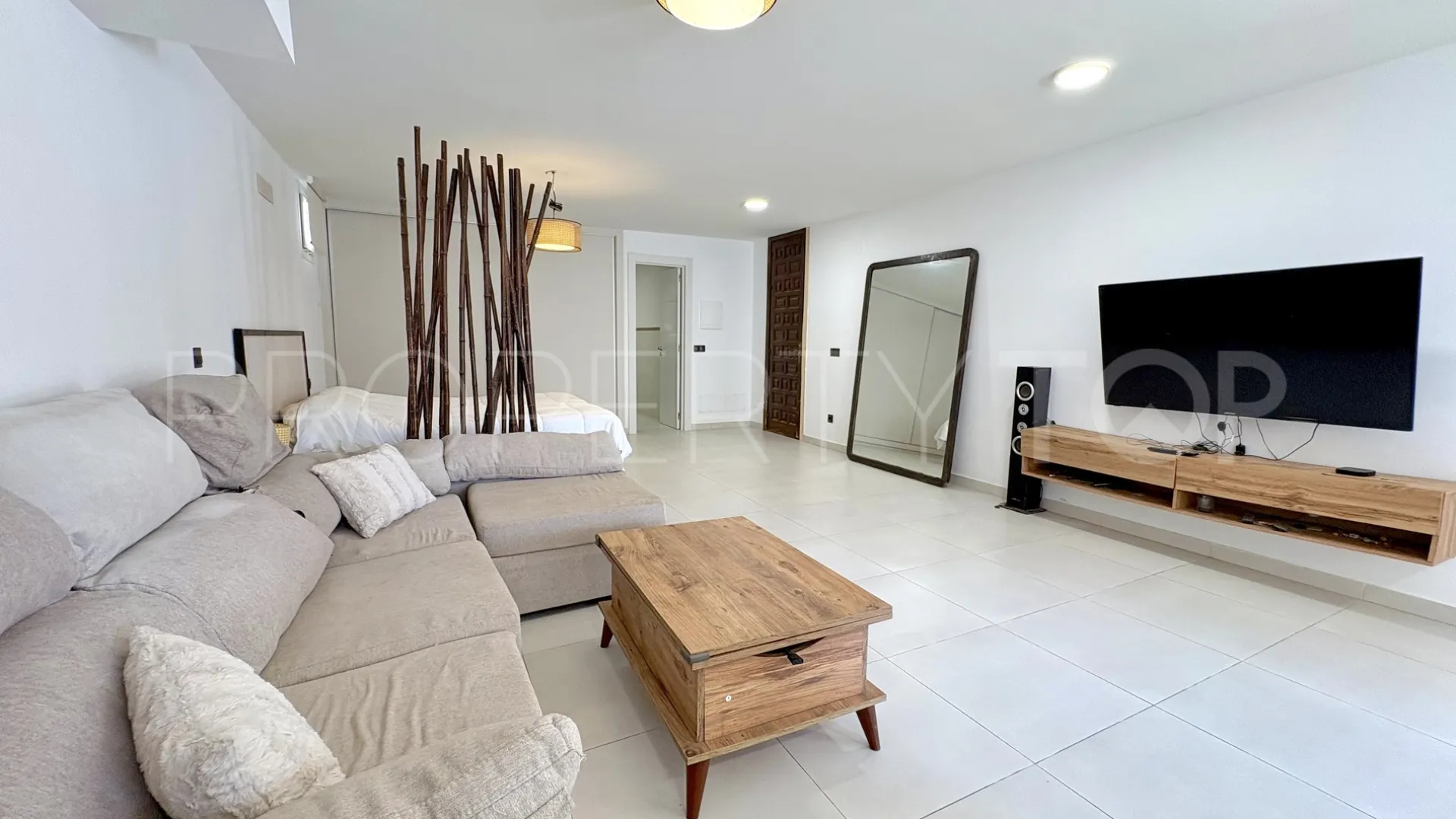 For sale 9 bedrooms house in El Faro de Calaburras