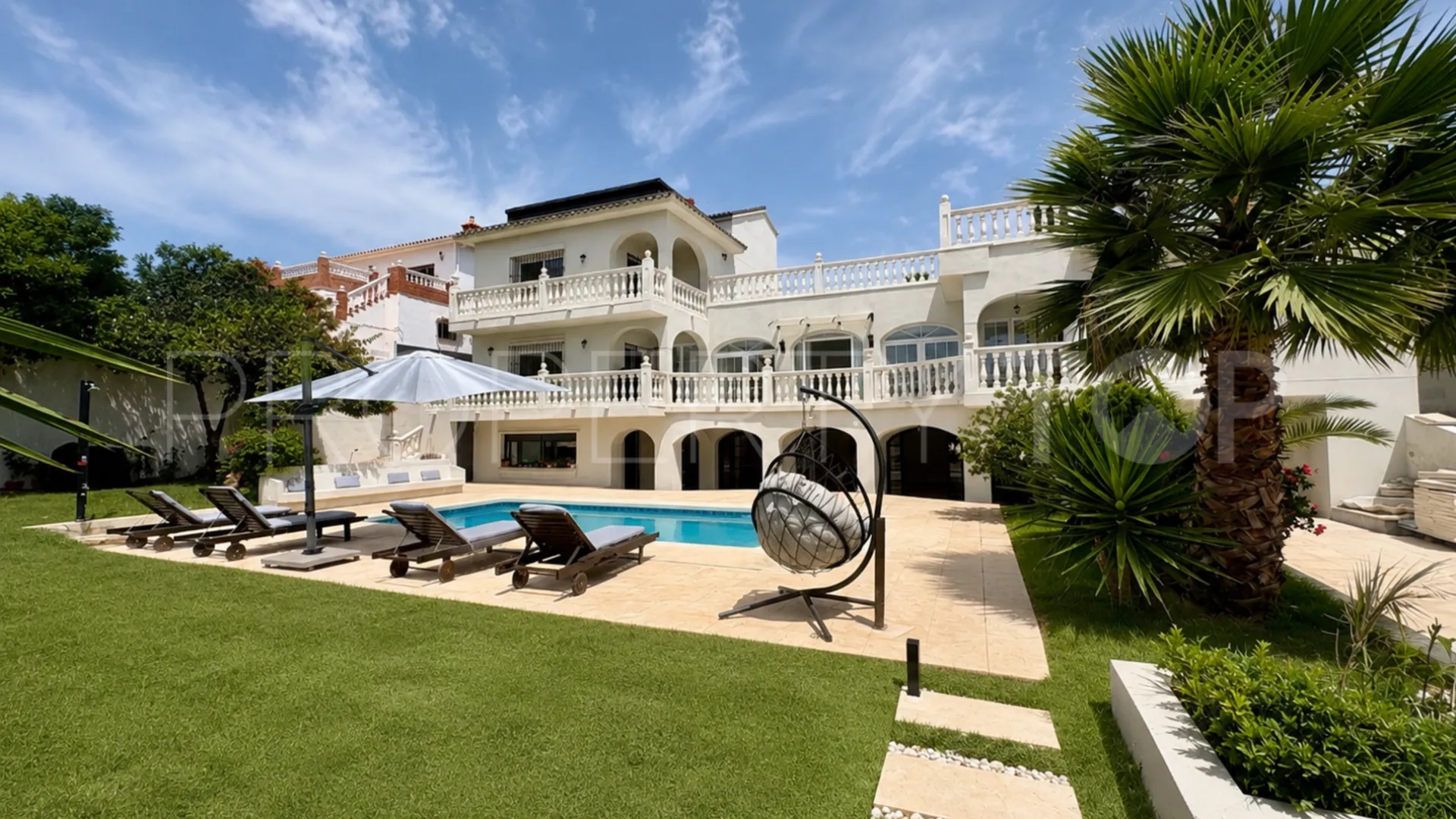 For sale 9 bedrooms house in El Faro de Calaburras