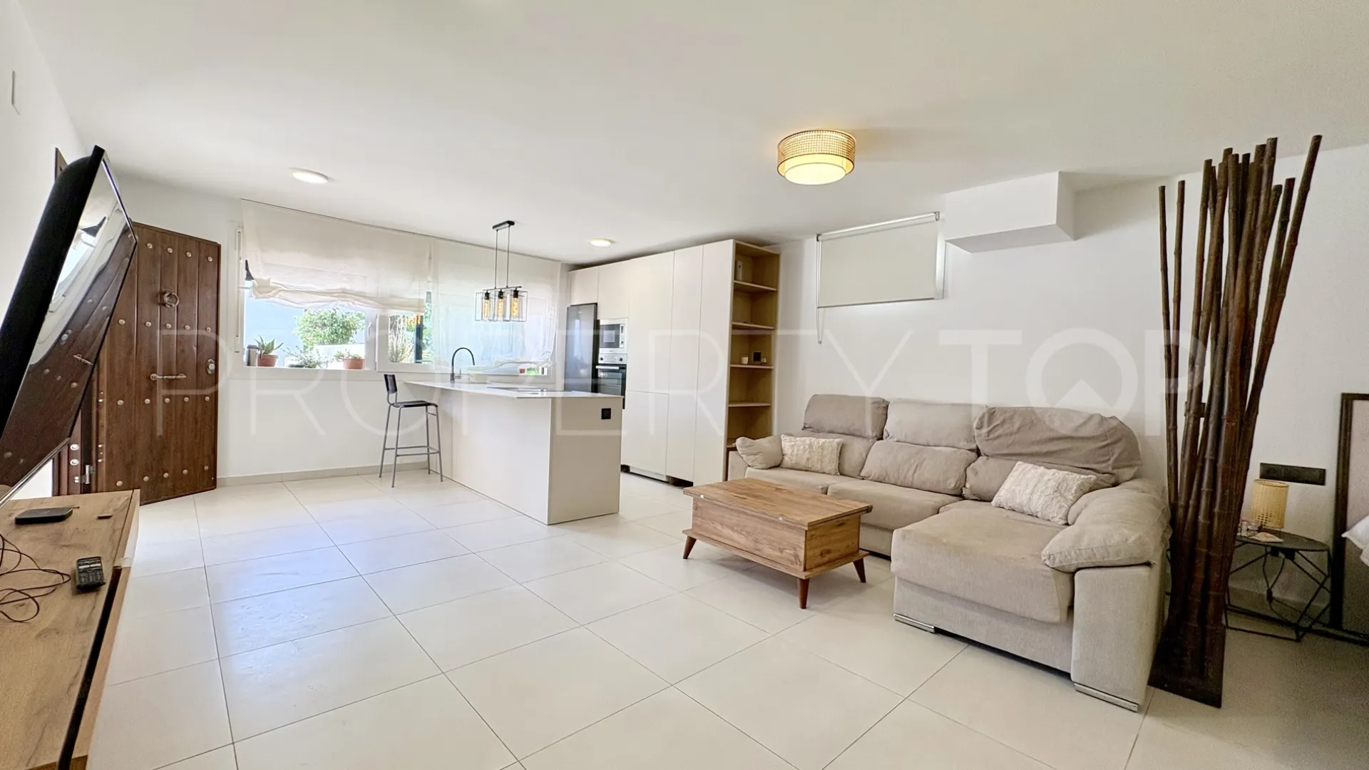 For sale 9 bedrooms house in El Faro de Calaburras